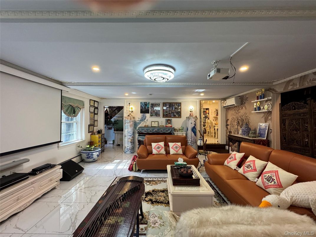 Interior, Living room, Marble, Projection Screen, Recessed Lighting