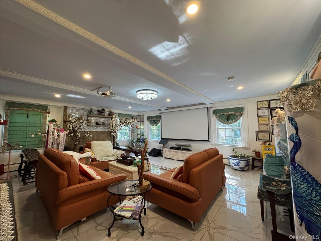Dining room, Interior, Living room, Projection Screen, Recessed Lighting