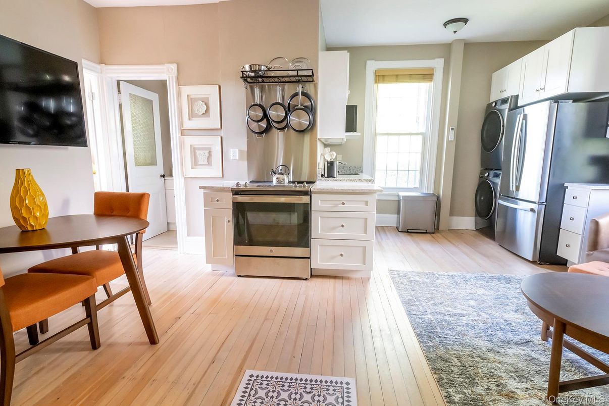 Dining room, Interior, Kitchen, Washer, Wood Texture Flooring