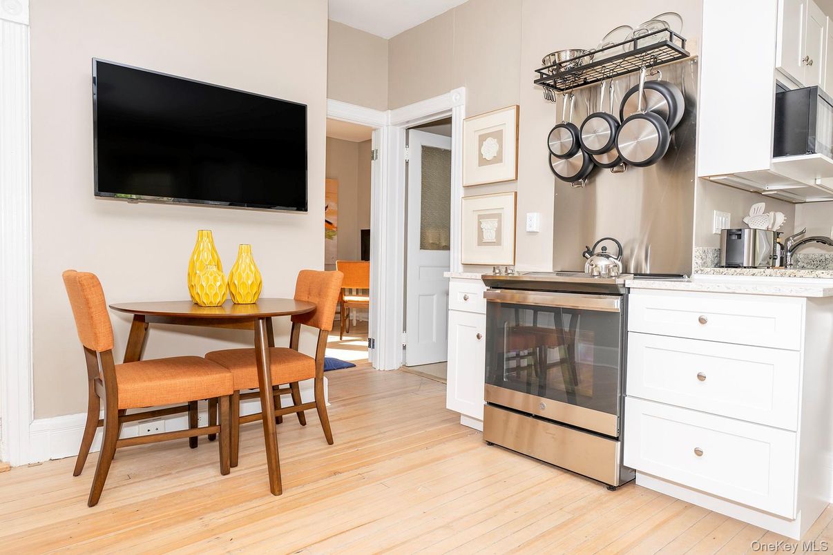 Dining room, Interior, Kitchen, Stainless Steel Appliances, Wood Texture Flooring