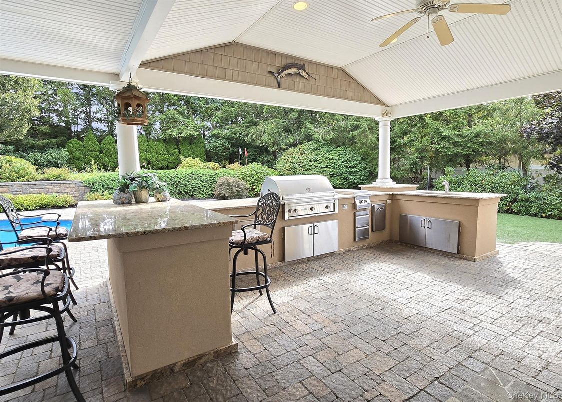 Exterior, Outdoor Kitchen