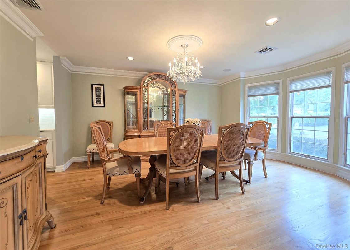 Chandelier, Dining room, Interior, Recessed Lighting, Wood Texture Flooring