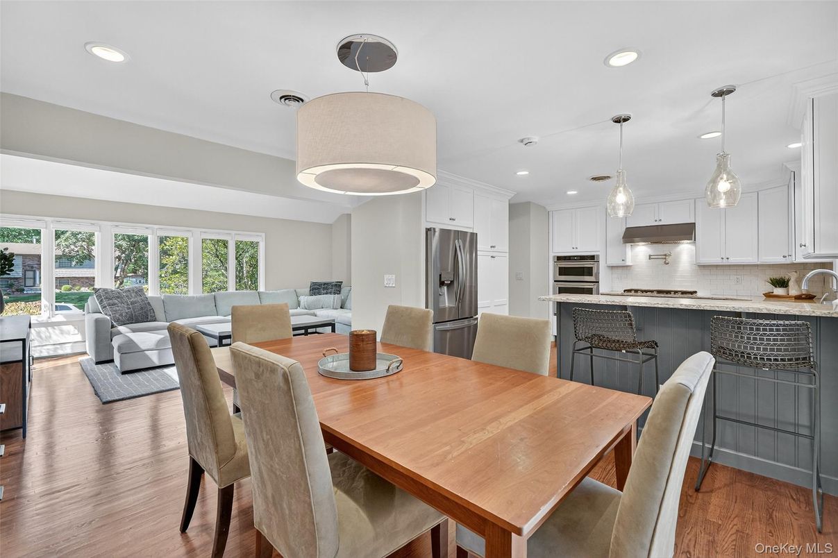 Dining room, Interior, Kitchen, Living room, Pendant Lights, Recessed Lighting, Stainless Steel Appliances, Wood Texture Flooring