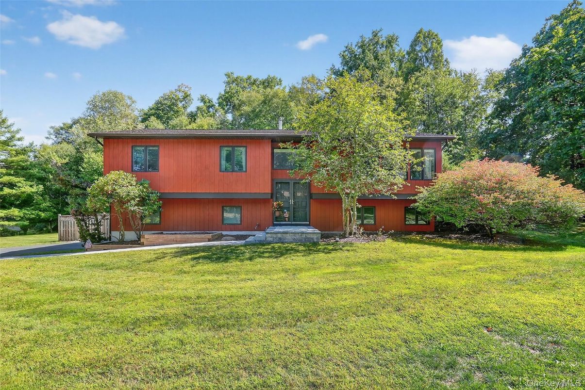 Backyard, Exterior, Facade, Raised Ranch
