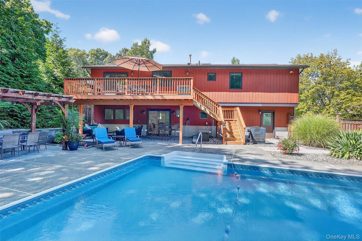 Exterior, Pool