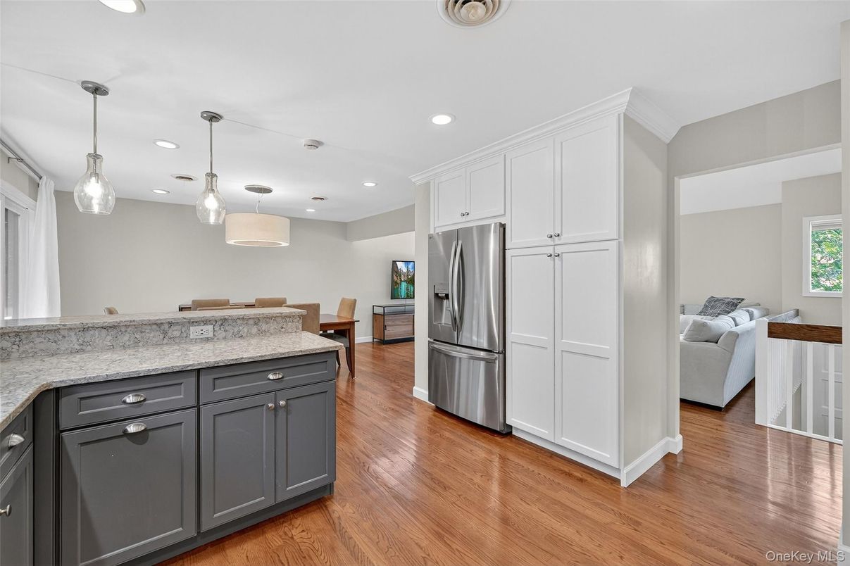 Dining room, Interior, Kitchen, Pendant Lights, Recessed Lighting, Stainless Steel Appliances, Wood Texture Flooring