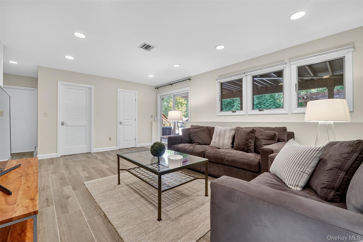 Interior, Living room, Recessed Lighting, Wood Texture Flooring
