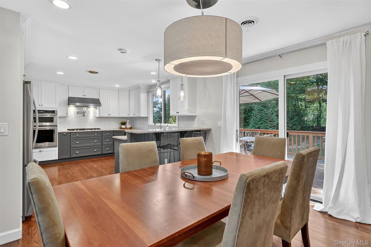 Dining room, Interior, Kitchen, Pendant Lights, Recessed Lighting, Stainless Steel Appliances, Wood Texture Flooring
