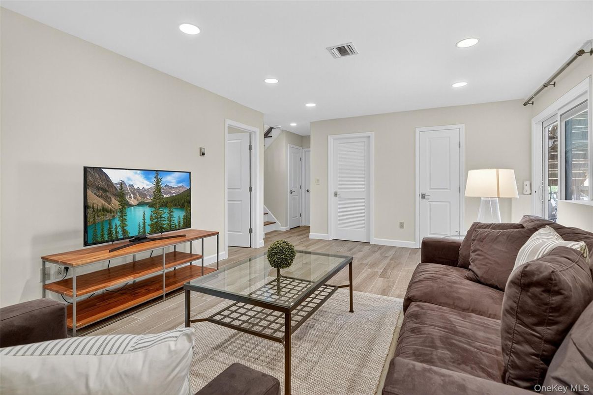 Interior, Living room, Recessed Lighting, Wood Texture Flooring