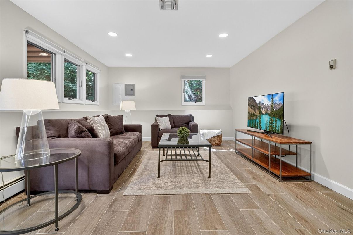 Interior, Living room, Recessed Lighting, Wood Texture Flooring