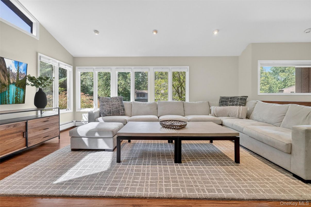 Interior, Living room, Recessed Lighting, Wood Texture Flooring