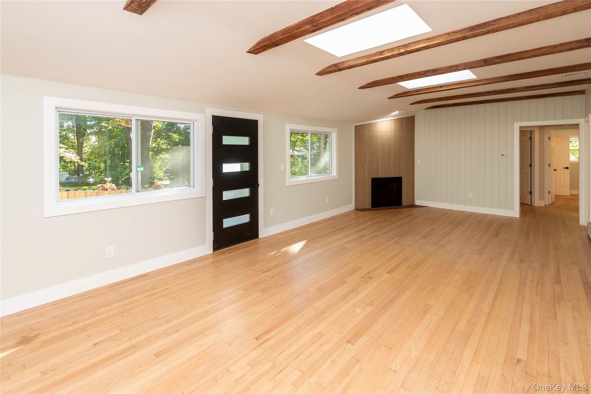 Empty room, Interior, Recessed Lighting, Wood Texture Flooring