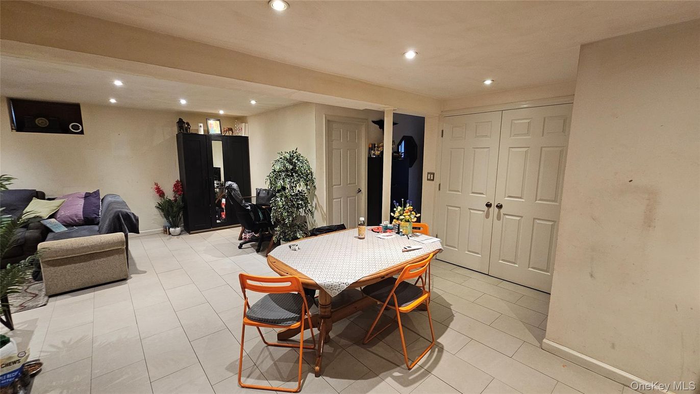Dining room, Interior, Recessed Lighting
