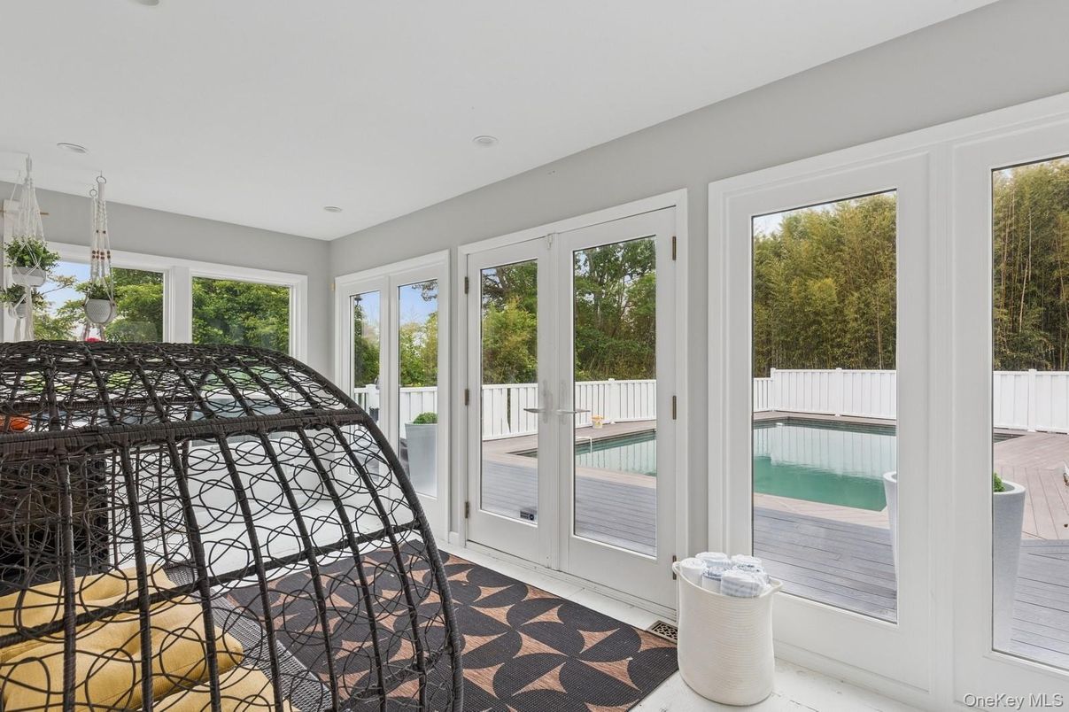 Interior, Pool, Sun Room