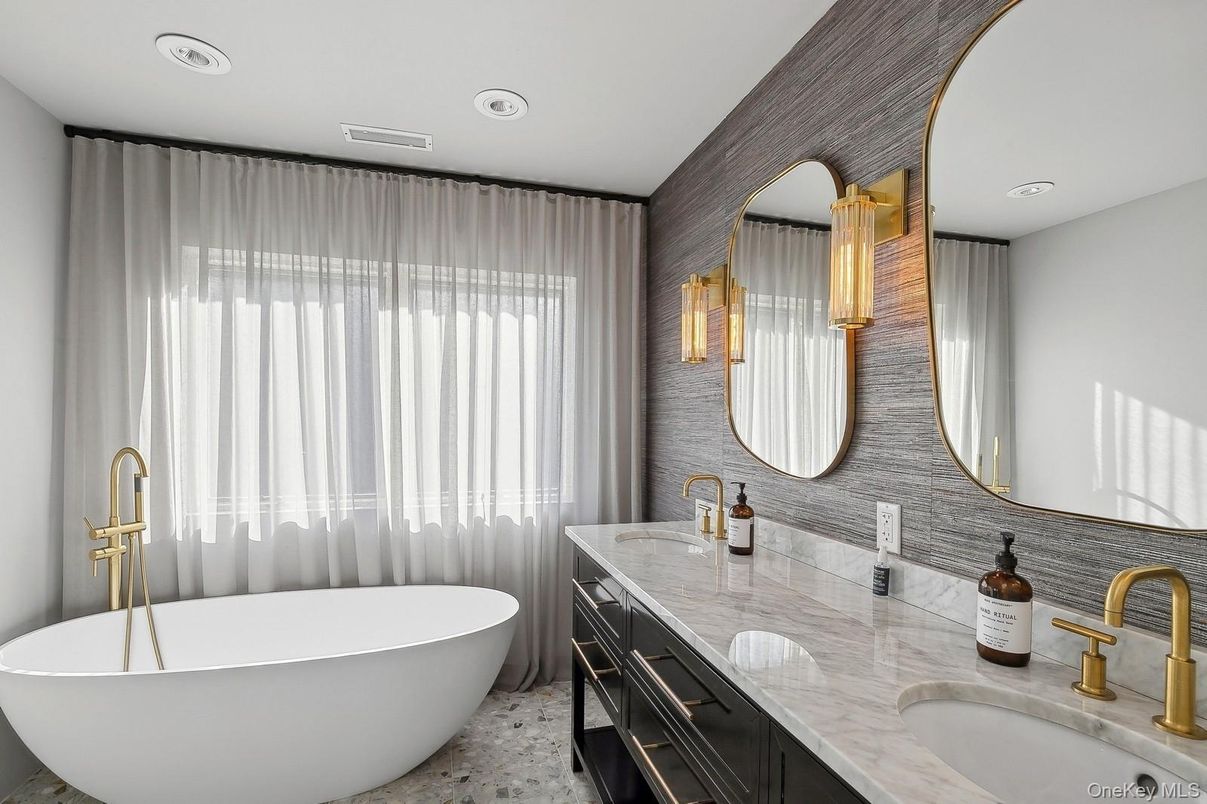 Bathroom, Dual Sink Vanities, Free Standing Baths, Interior, Recessed Lighting