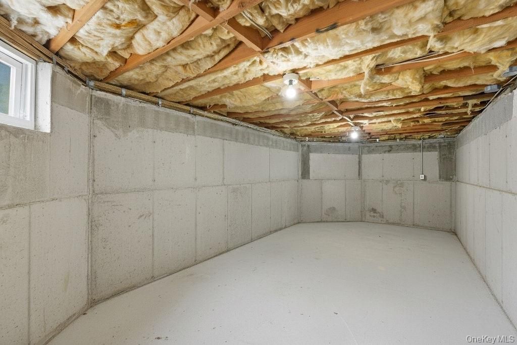 Empty room, Interior, Wooden Beams