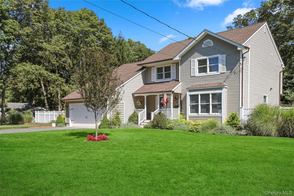 Attached, Backyard, Exterior, Facade, Queen Anne Victorian