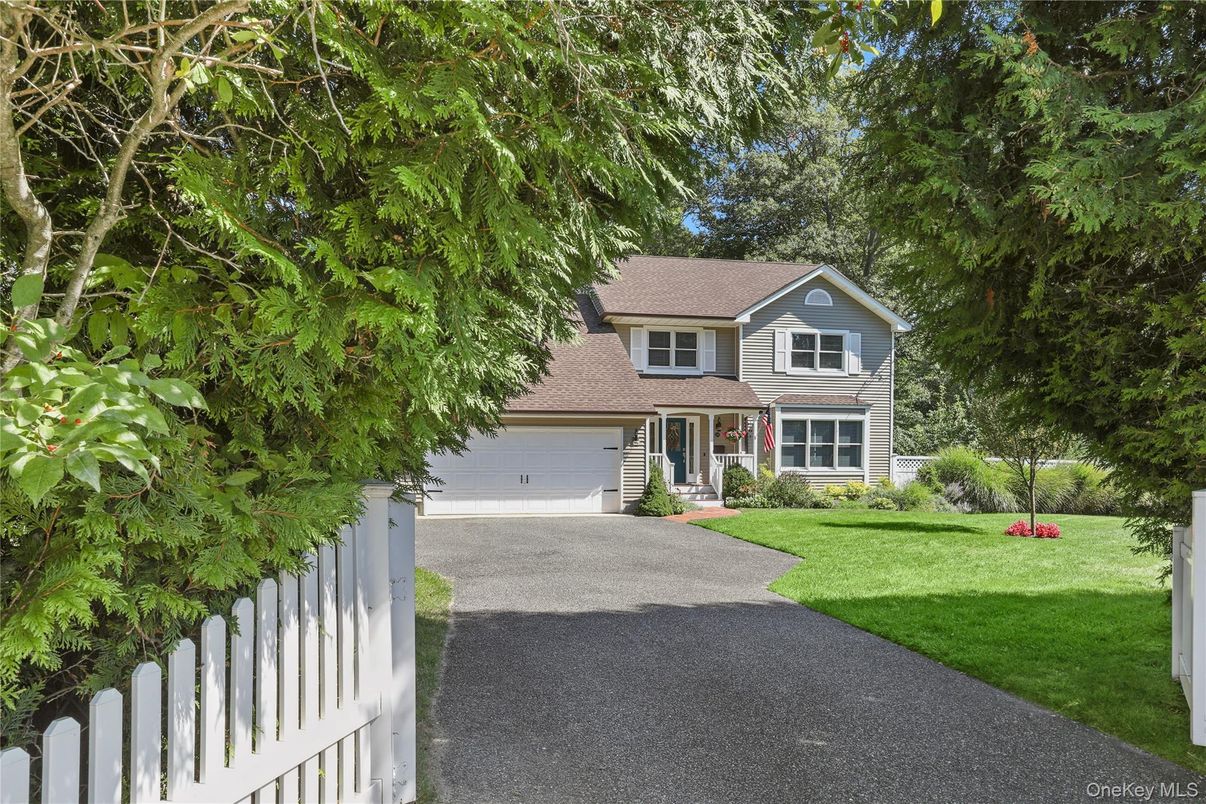 Attached, Backyard, Exterior, Facade, Split Level