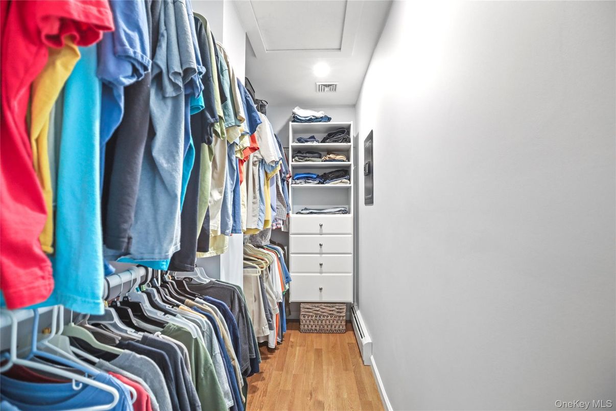 Interior, Walk-in Closets, Wood Texture Flooring