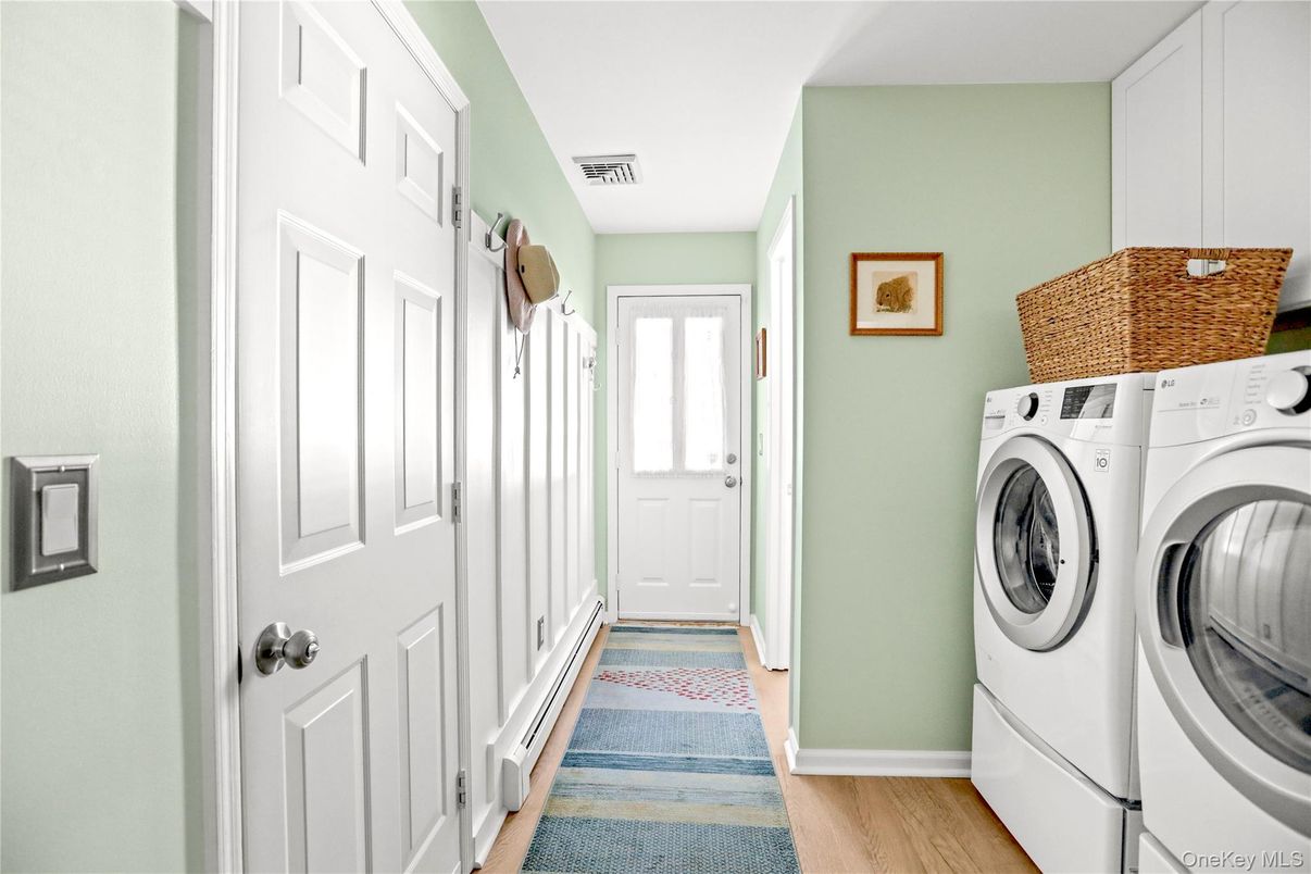 Interior, Washer, Wood Texture Flooring