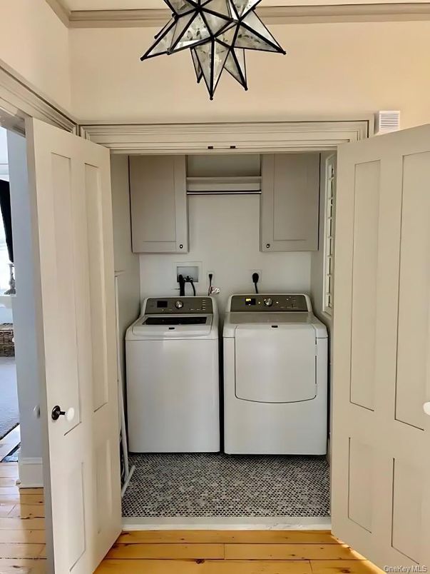 Interior, Utility Closets, Washer, Wood Texture Flooring