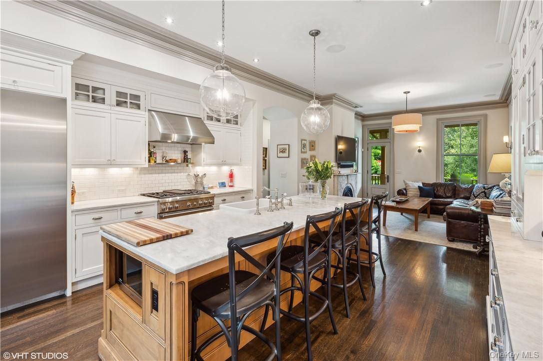 Dining room, Interior, Kitchen, Living room, Pendant Lights, Recessed Lighting, Stainless Steel Appliances, Wood Texture Flooring