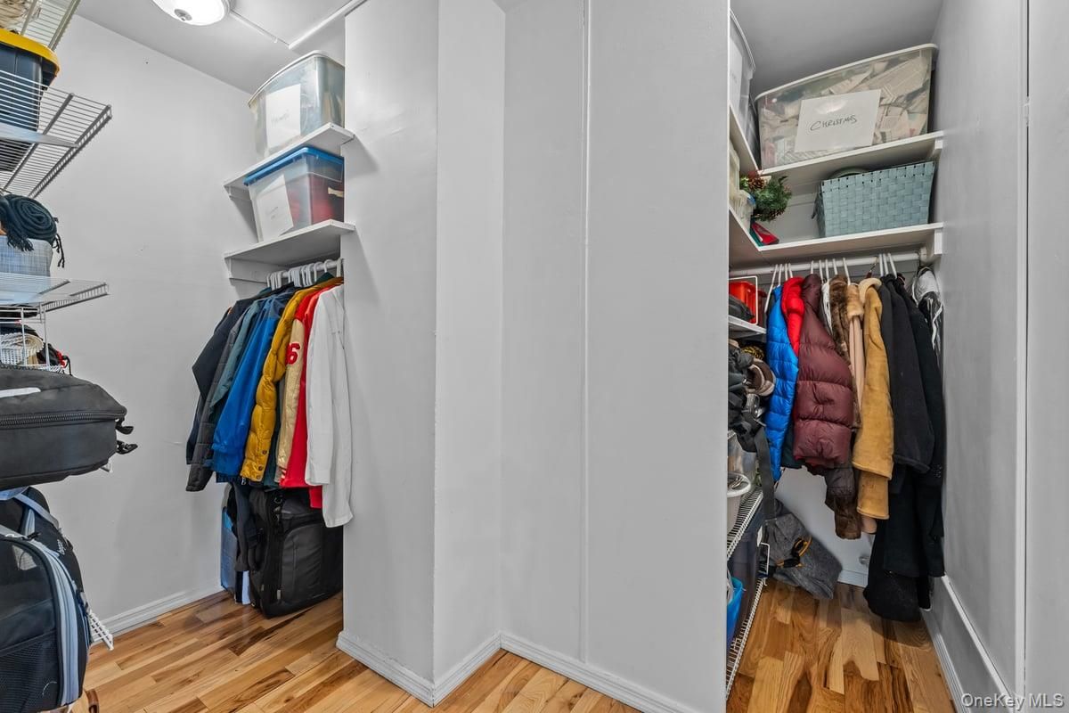 Interior, Walk-in Closets, Wood Texture Flooring