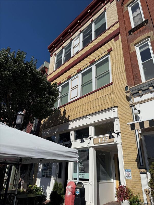 Exterior, Facade, Brick Facade, Rowhouse