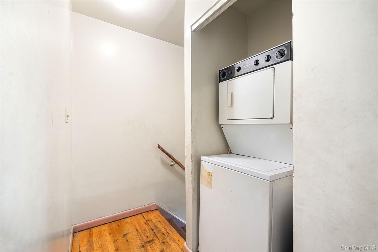 Interior, Utility Closets, Washer, Wood Texture Flooring