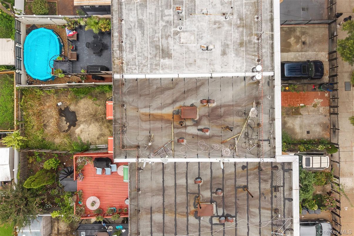 Exterior, Drone