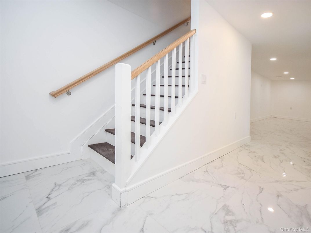 Empty room, Interior, Marble, Recessed Lighting