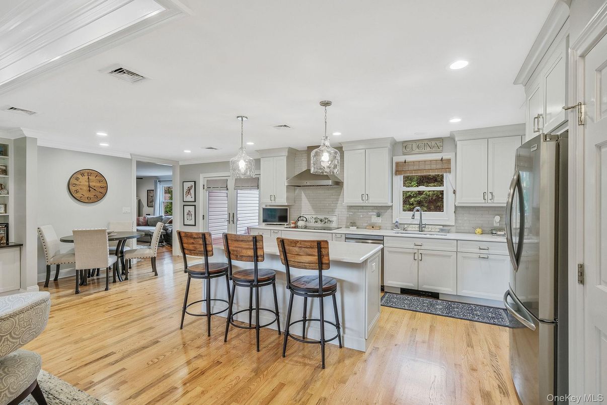 Dining room, Interior, Kitchen, Pendant Lights, Recessed Lighting, Stainless Steel Appliances, Wood Texture Flooring