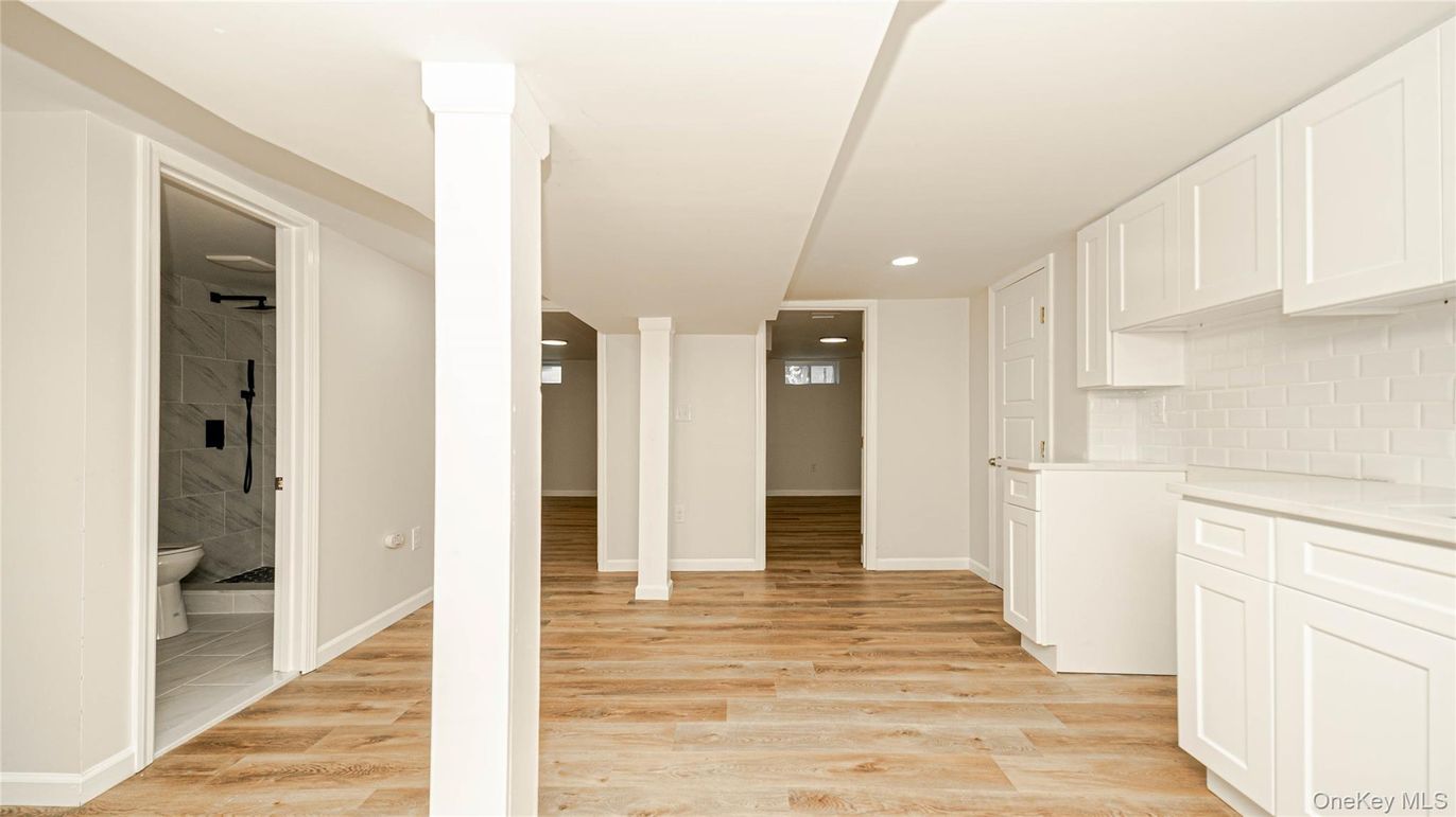 Bathroom, Interior, Recessed Lighting, Wood Texture Flooring