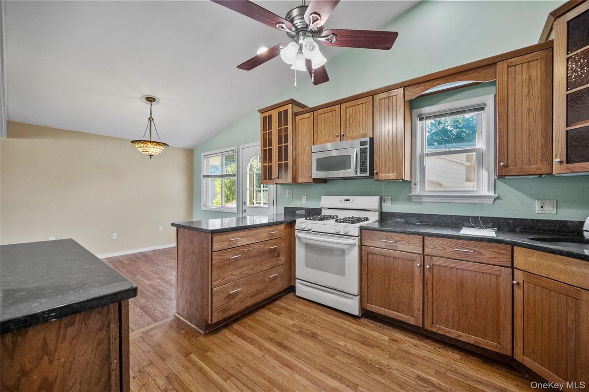 Interior, Kitchen, Pendant Lights, Wood Texture Flooring