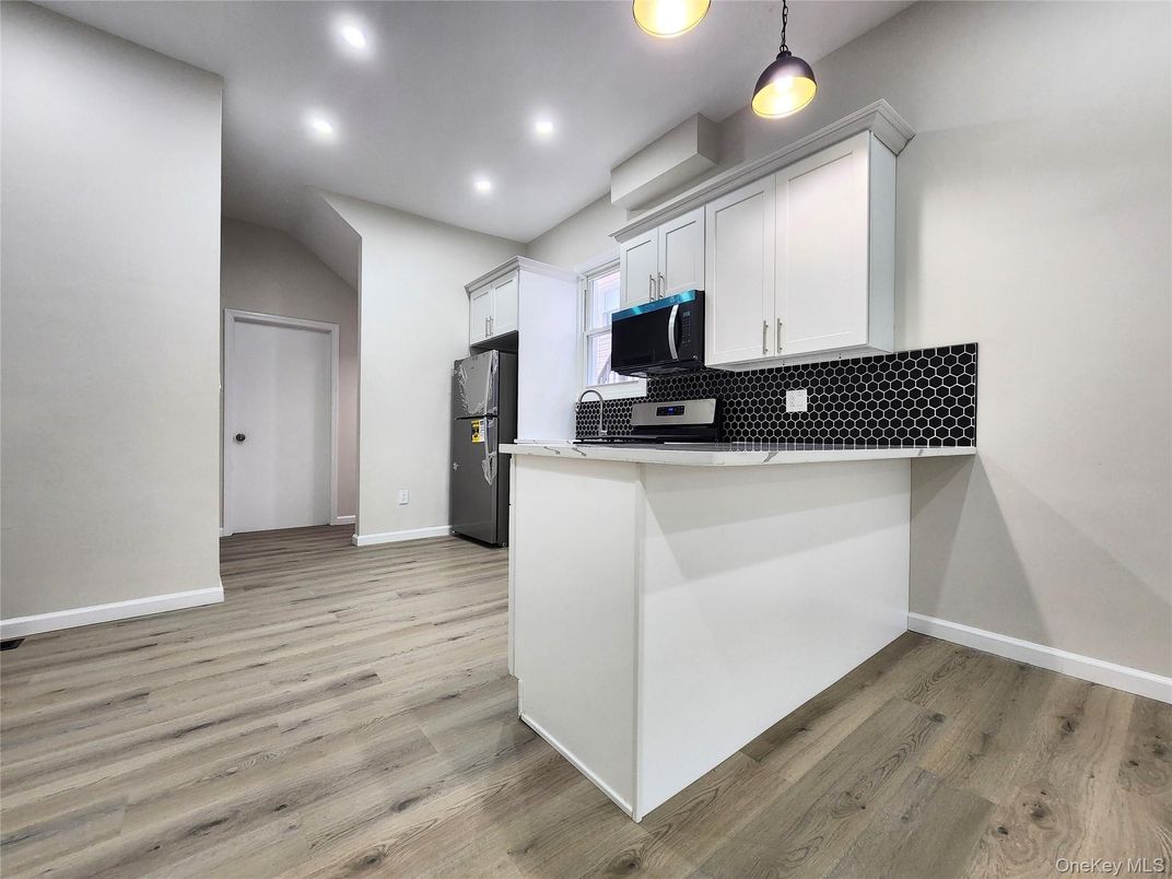 Interior, Kitchen, Pendant Lights, Recessed Lighting, Wood Texture Flooring