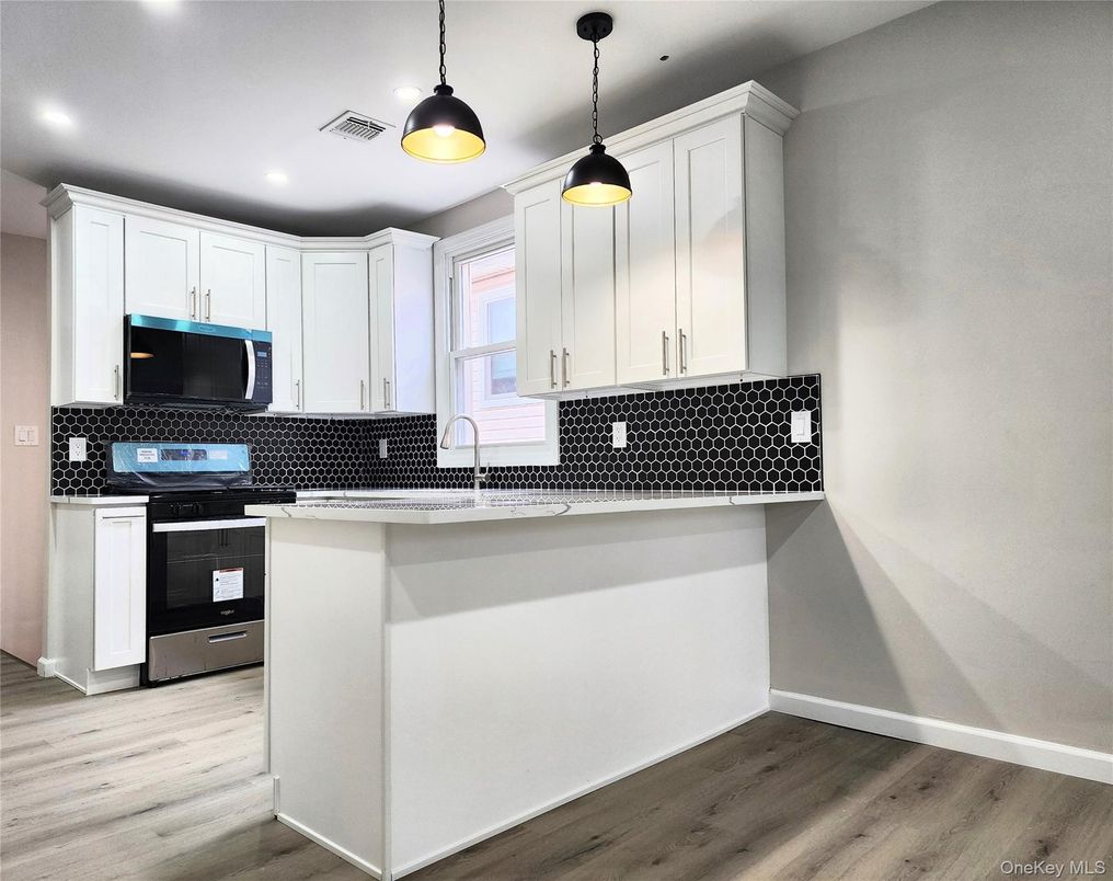Interior, Kitchen, Pendant Lights, Recessed Lighting, Wood Texture Flooring