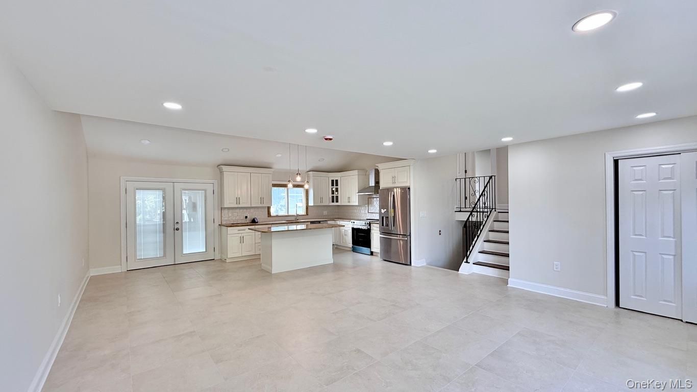 Interior, Kitchen, Pendant Lights, Recessed Lighting, Stainless Steel Appliances