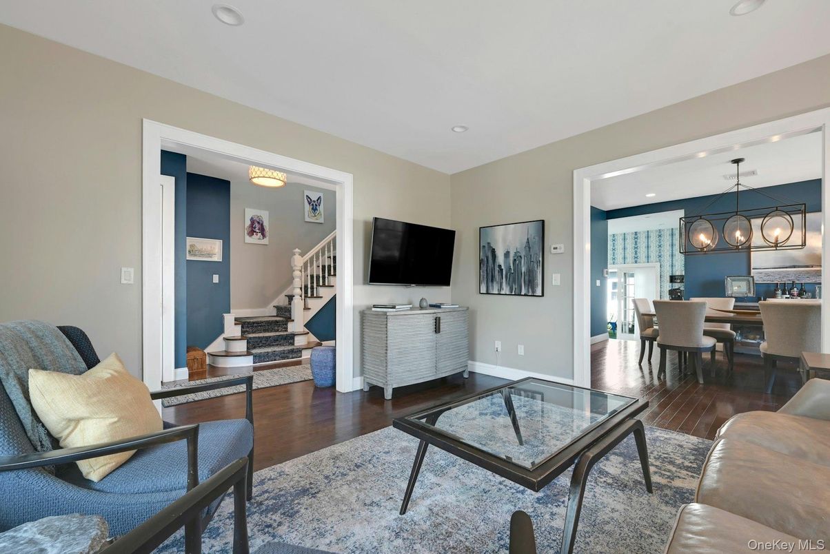 Chandelier, Dining room, Interior, Living room, Recessed Lighting, Wood Texture Flooring