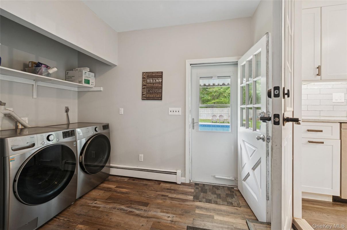 Interior, Washer, Wood Texture Flooring