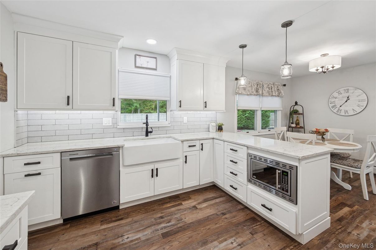 Dining room, Interior, Kitchen, Pendant Lights, Recessed Lighting, Stainless Steel Appliances, Wood Texture Flooring