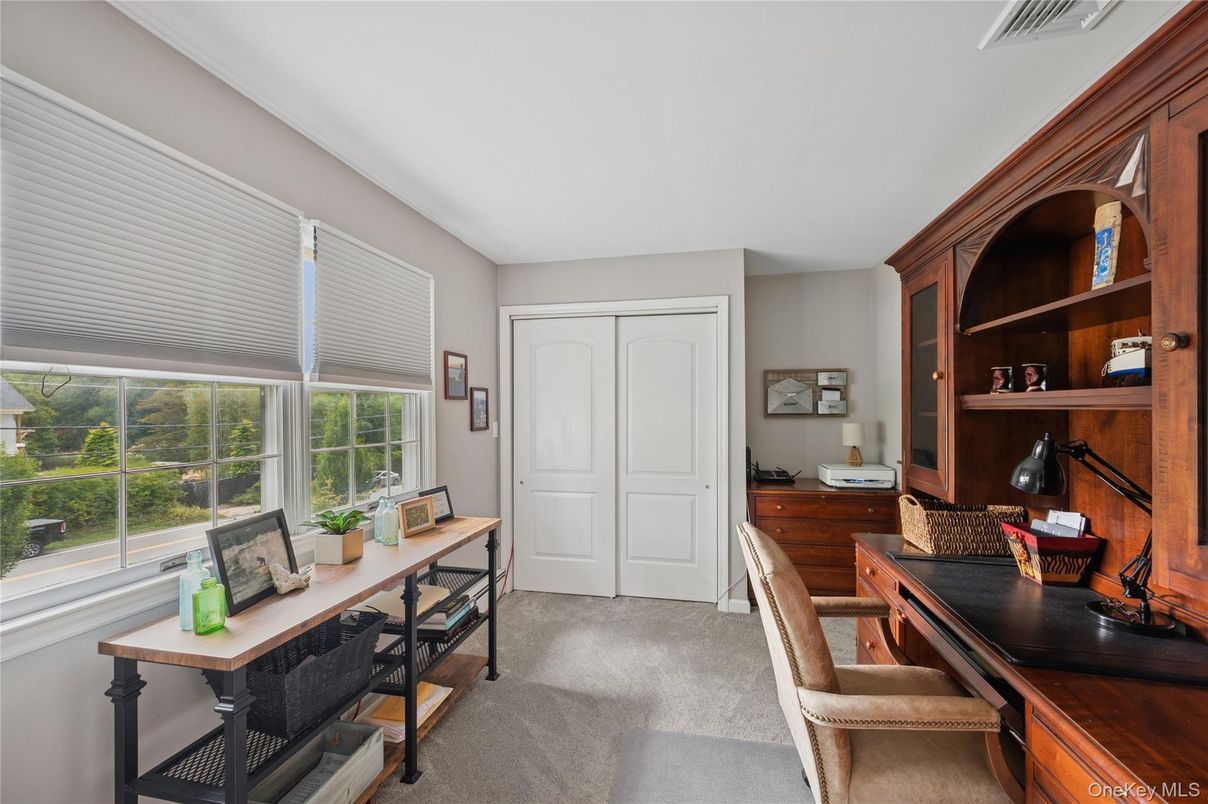 Home Office, Interior
