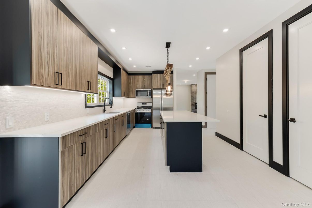 Interior, Kitchen, Pendant Lights, Recessed Lighting, Stainless Steel Appliances
