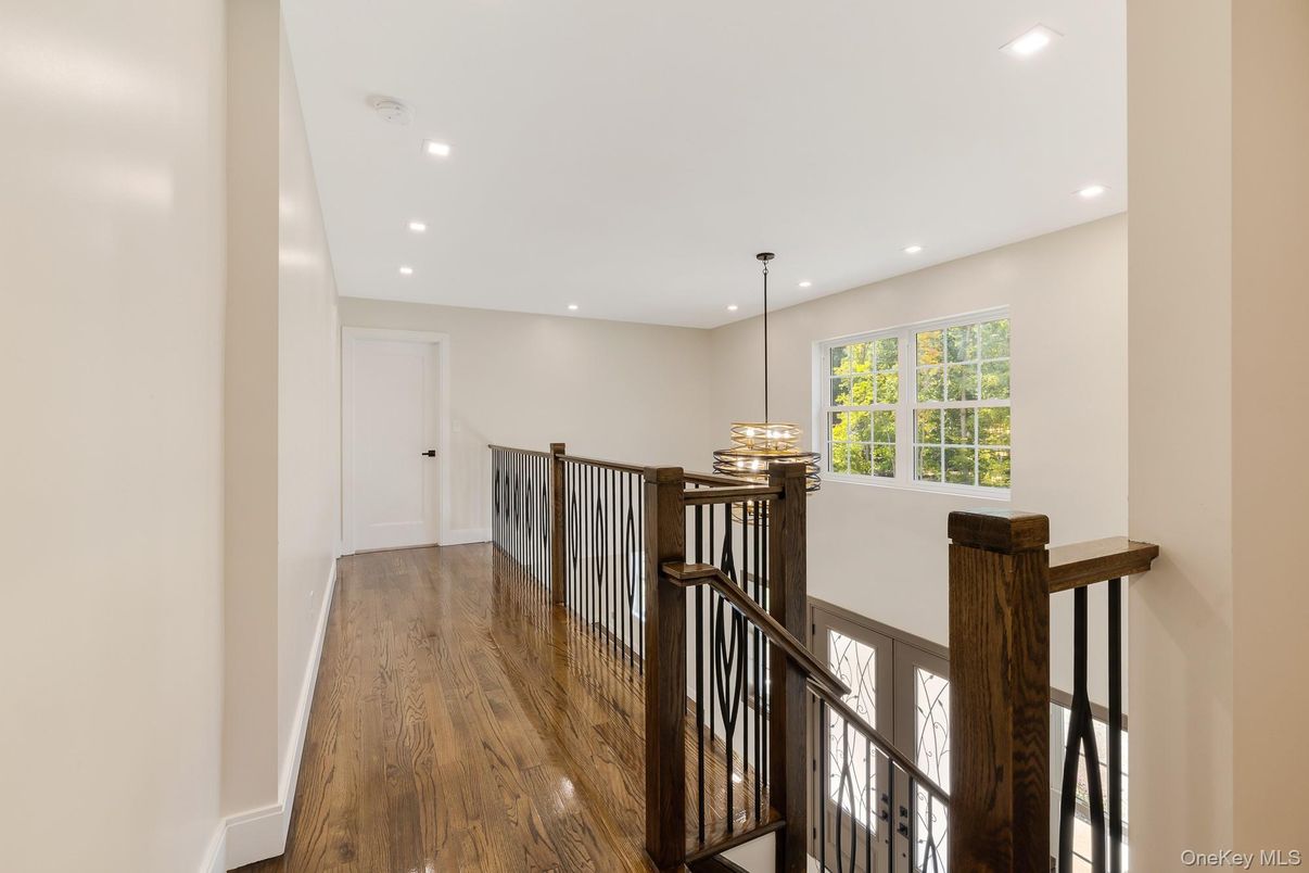 Interior, Pendant Lights, Recessed Lighting, Wood Texture Flooring