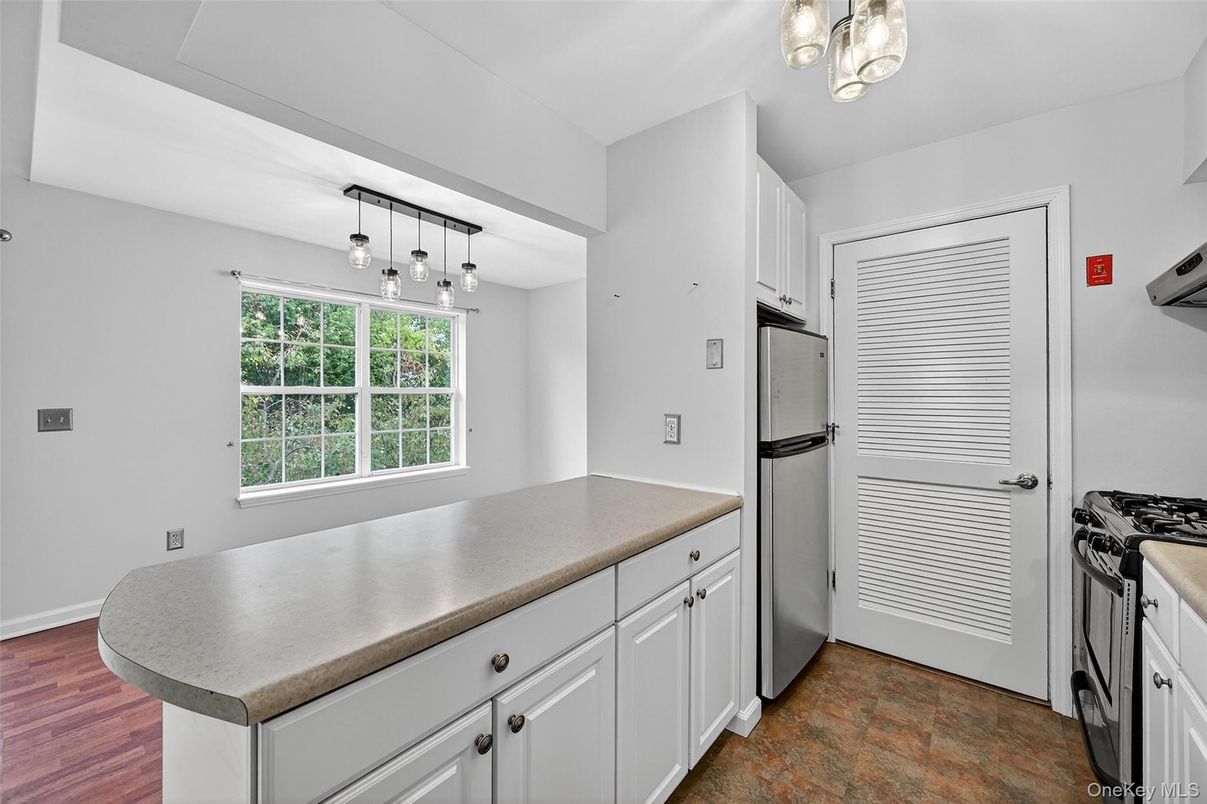 Interior, Kitchen, Pendant Lights, Wood Texture Flooring