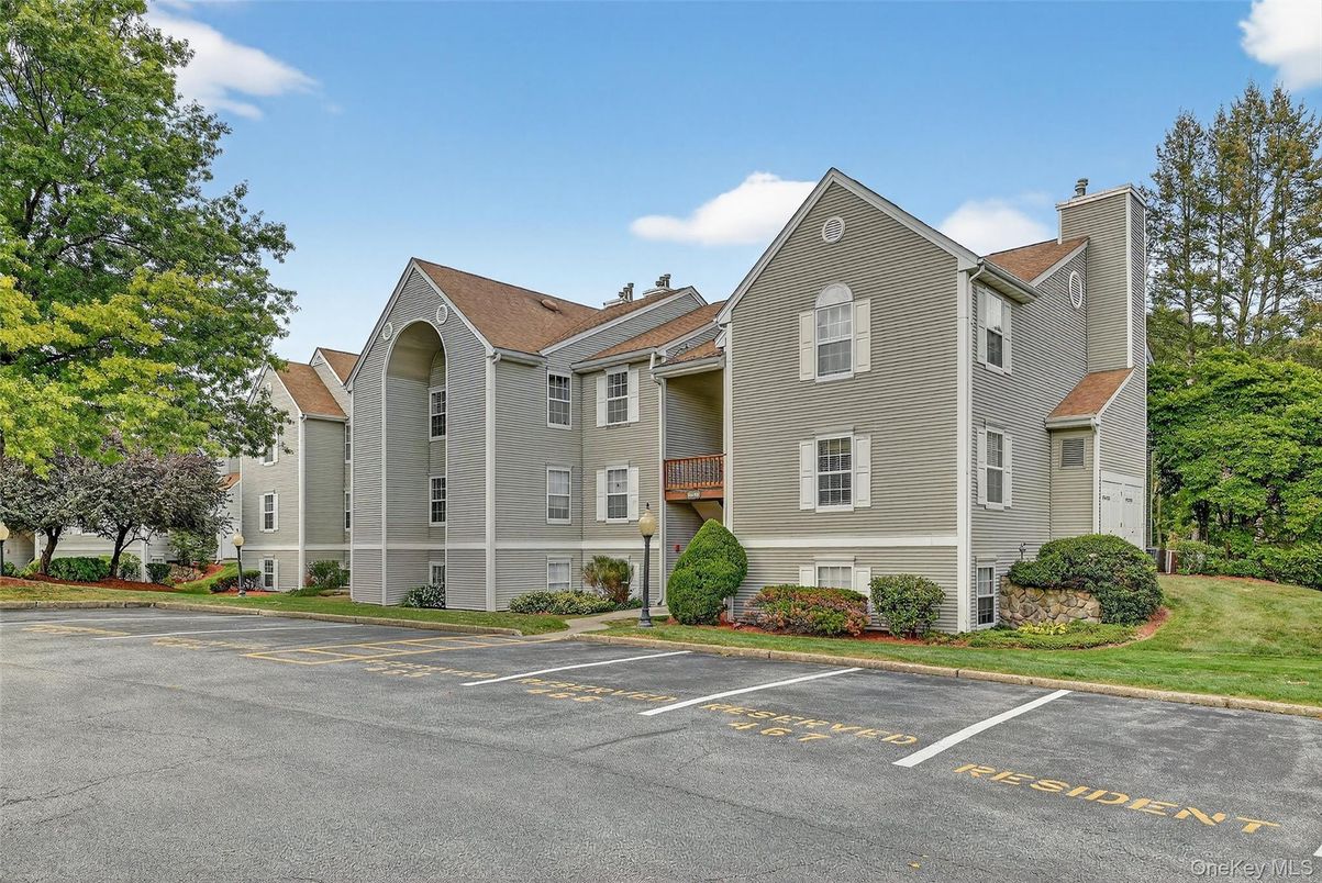 Exterior, Facade, Queen Anne Victorian