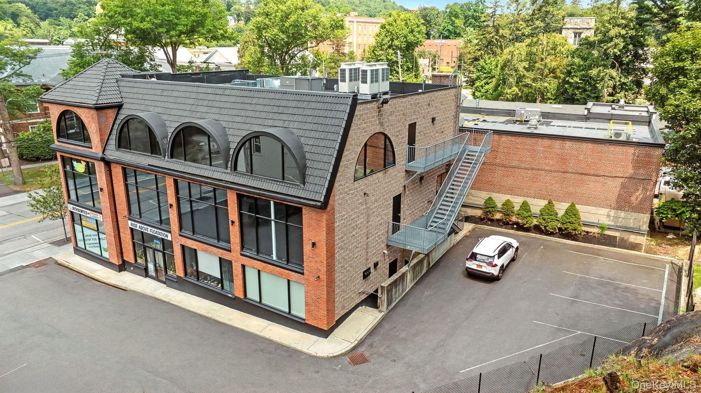 Exterior, Facade, Tudor Revival