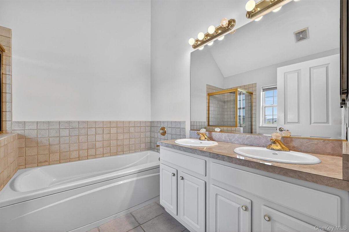 Bathroom, Dual Sink Vanities, Interior