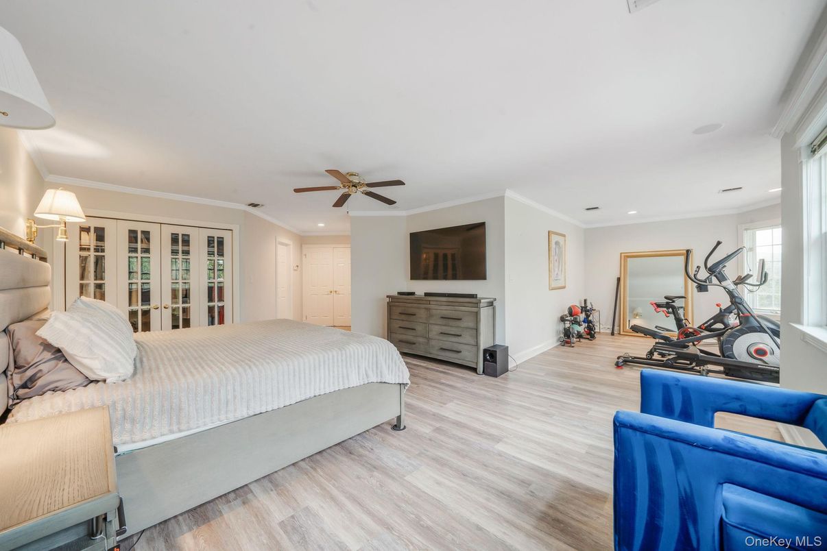 Bedroom, Fitness Equipment, Interior, Recessed Lighting, Wood Texture Flooring
