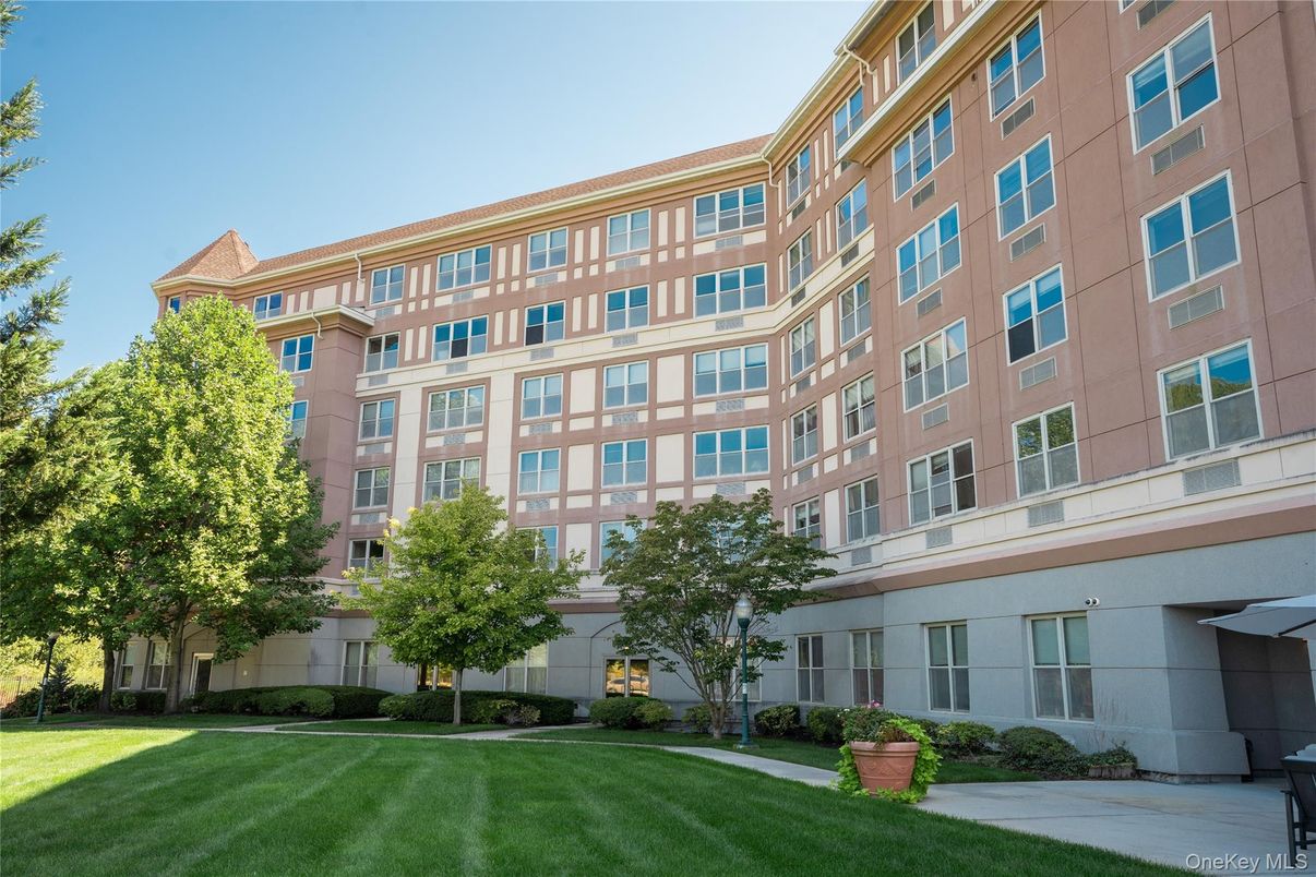 Exterior, Facade, Condo Building