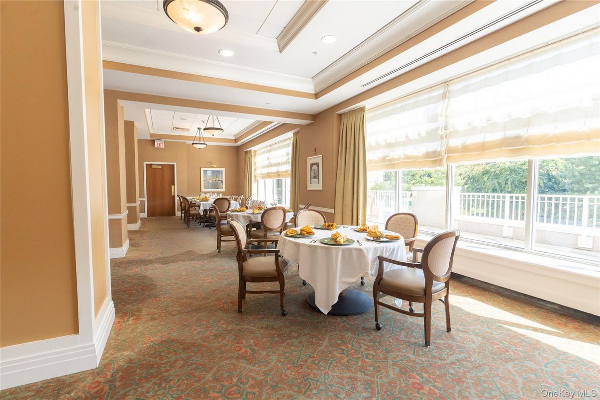 Dining room, Interior, Recessed Lighting